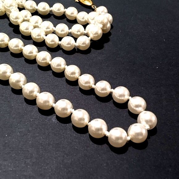 Vintage Classic Hand Knotted White Faux Glass Pearl Necklace 34" - Picture 3 of 7